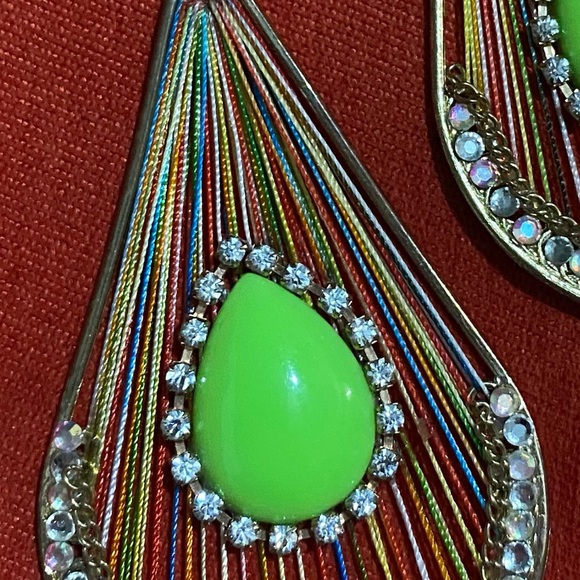 Elegant Multicolor Teardrop Earrings with Green Accent - Picture 3 of 4